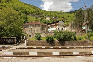 Селото с желязната вода стана имотна сензация