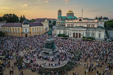 Хиляди се събират на шествие и концерт