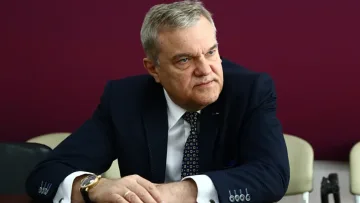 Румен Петков прати Кандев на театралната сцена