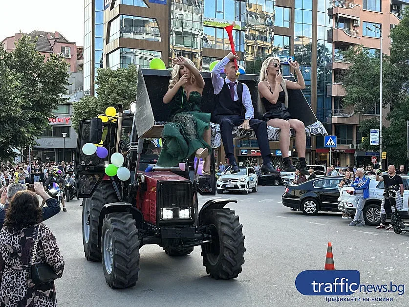 От луди по-луди. Какви превозни средства избраха абитуриенти за бала