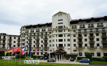 Г-7 започва в Евиан под натиска на Иран, Украйна и уличен гняв в Женева