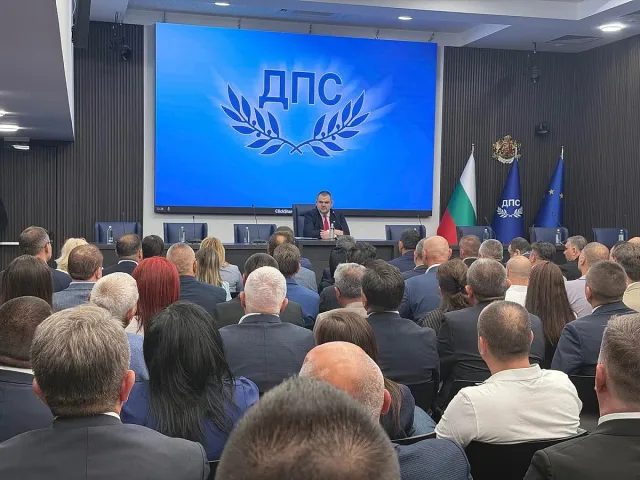 Пеевски: Аз ще бъда най-отпред и ще ви водя! ДПС ще следва мисията си - това са хората!