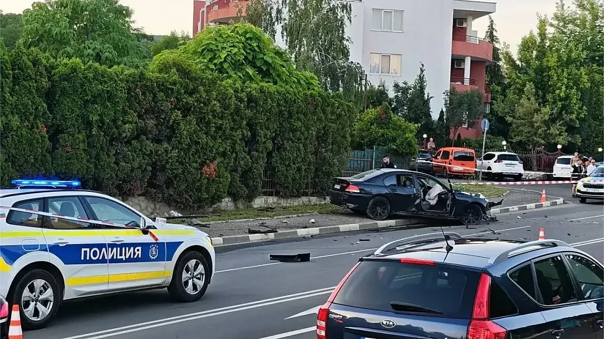 Черно БМВ прегази и уби 18-годишно момиче на пешеходна пътека