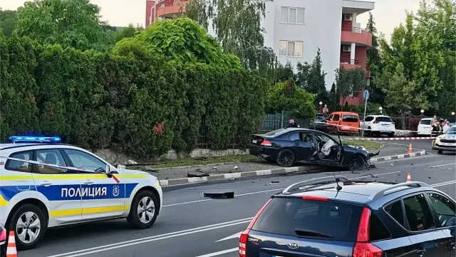 Черно БМВ прегази и уби 18-годишно момиче на пешеходна пътека