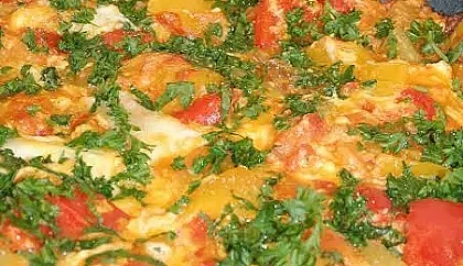 С изпечени и обелени чушки става най-вкусният миш-маш
