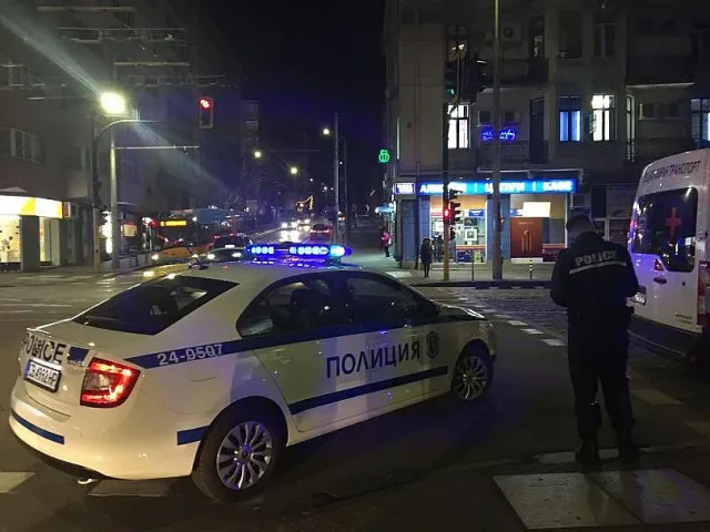 Страшен екшън! Разбойник вилнее цял ден из София, опита се да подкара кола с дете