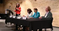 Министър Ефремова: Вие сте армия от хора със сърца!