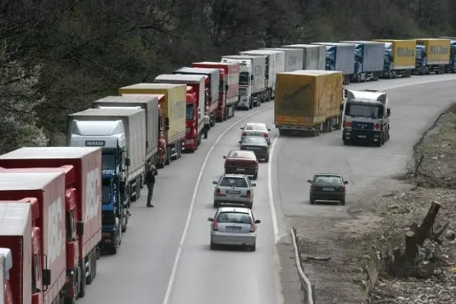България сяда на голямата маса, бизнесът плати сметката