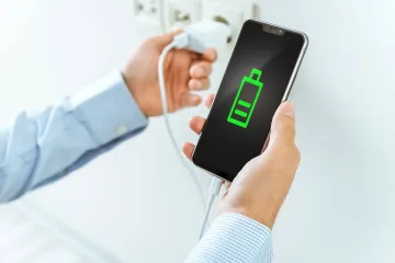 Първо контактът или телефонът? Истината за правилното зареждане