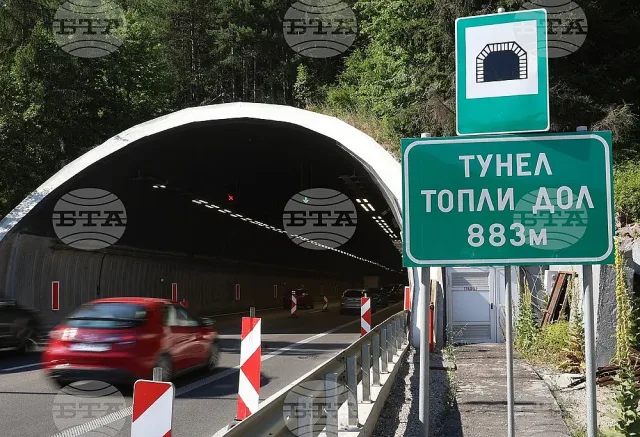 Зверската тапа на магистралата е блокирала стотици