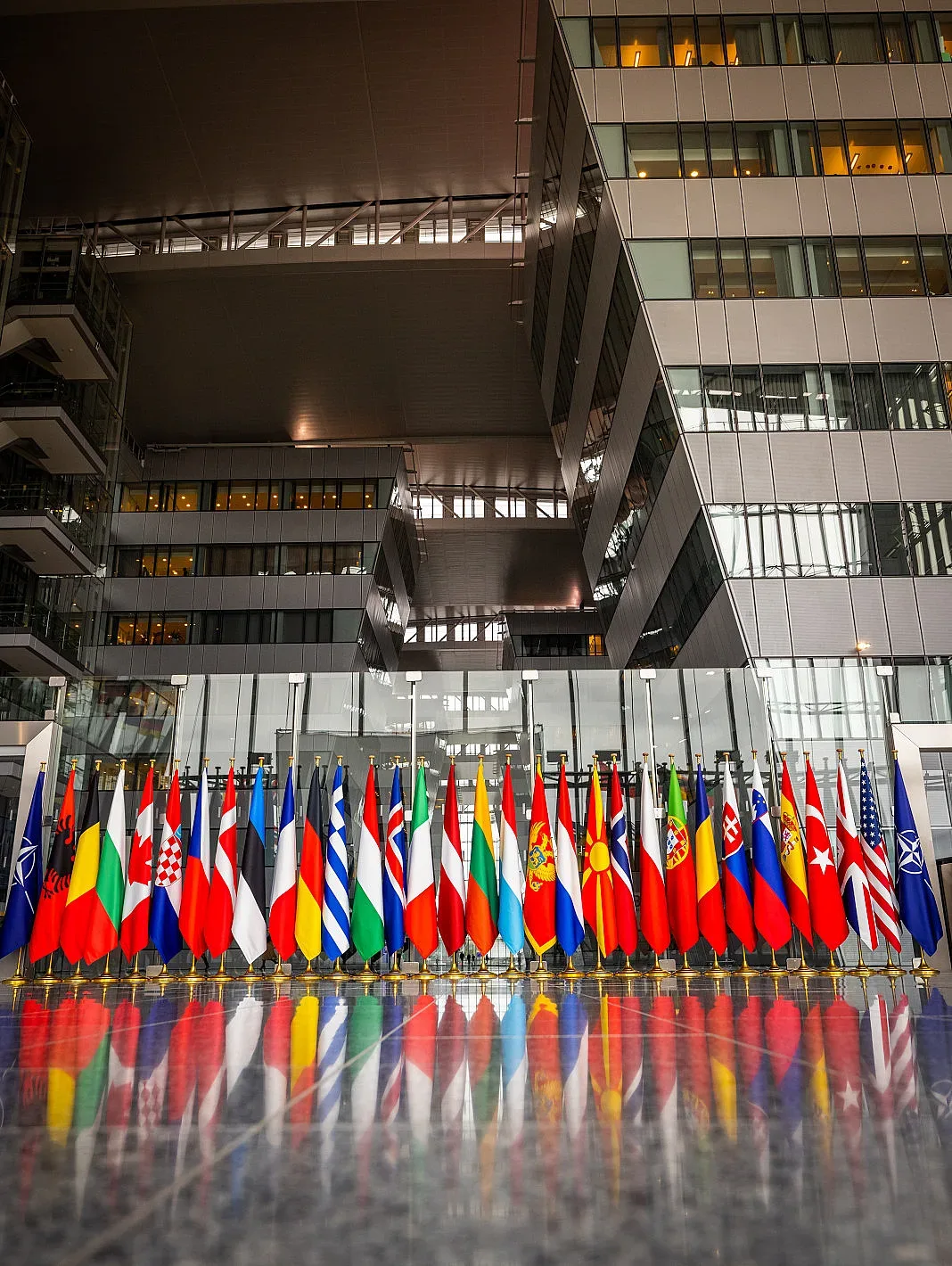 Ключово събитие! Депутати от натовски държави на среща в София