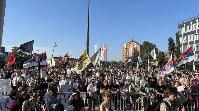 Нови Сад поиска избори, а властта на Вучич отново чу „Победа“