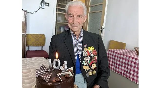 Преживял война и цял век история: На 103 години бай Иван още води хорото