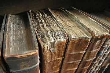 Наш музей пази най-древната златна книга