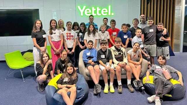 Yettel Teen Academy среща ученици с роботика, AI и реални бизнес казуси