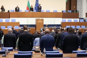 Парламентът почете с минута мълчание загиналите деца от АМ „Тракия“