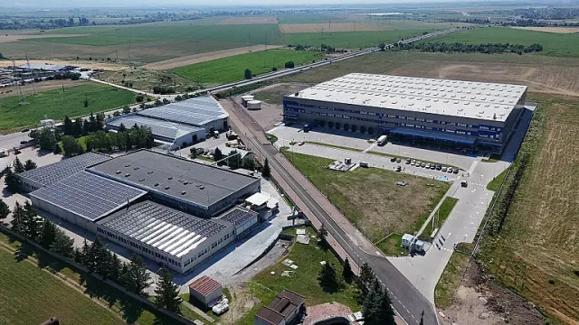 Наш гигант, работещ за 20 държави, позлатява градче до София