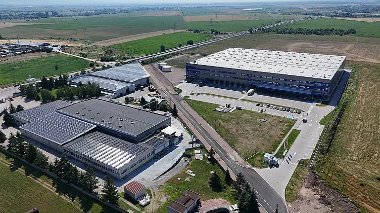 Наш гигант, работещ за 20 държави, позлатява градче до София