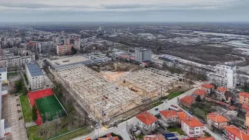 Гигантска инвестиция в този наш град. Емблема от соца отива в историята
