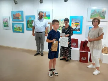 Уникална изложба в Белоградчик. Деца рисуваха Скалната столица на България