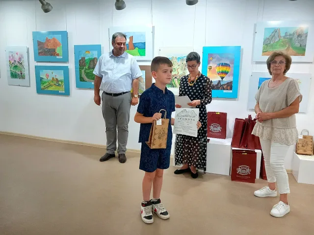 Уникална изложба в Белоградчик. Деца рисуваха Скалната столица на България
