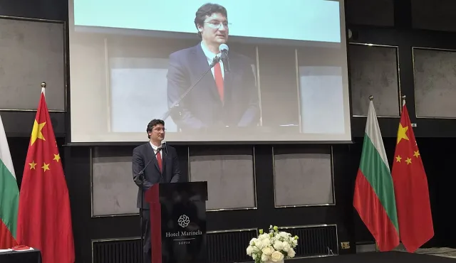 Крум Зарков за Китай: Няма как да не се поучим от страната, измъкнала милиони от ноктите на бедността