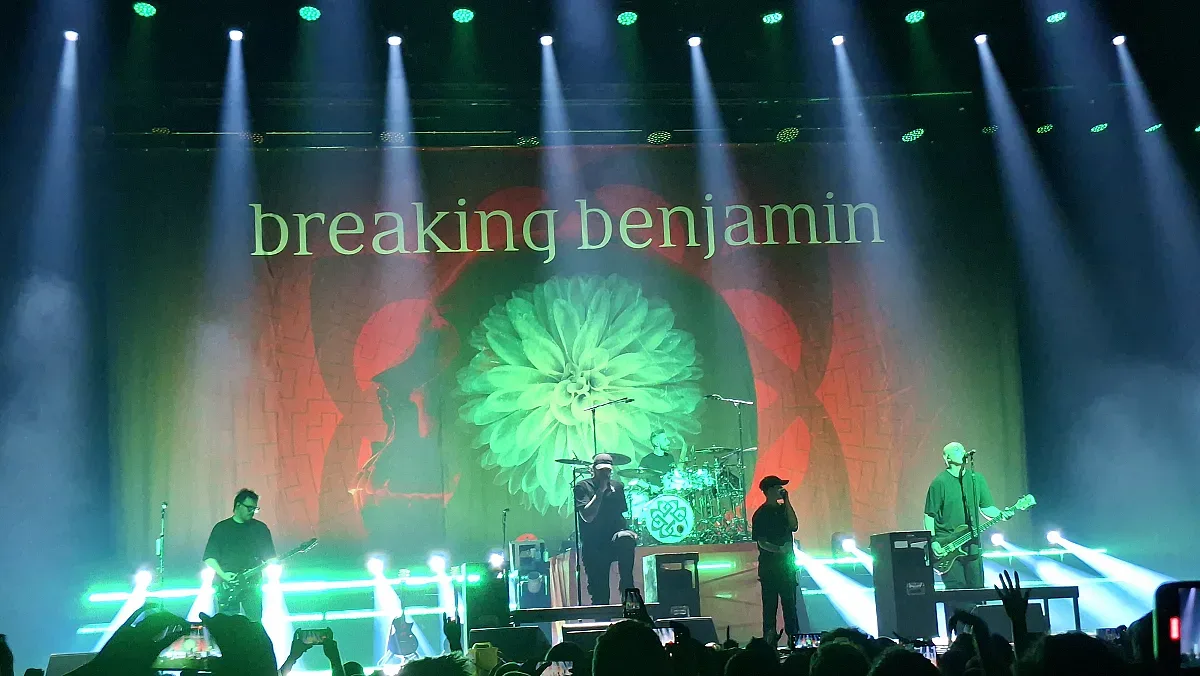 Breaking Benjamin с мощен дебют в София