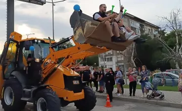 Абитуриент събра очите на цял град! Как се появи