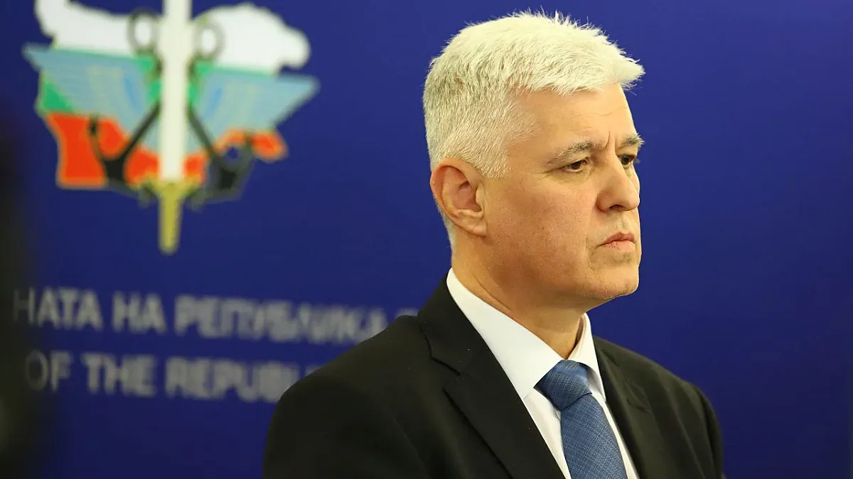 Военният министър проговори за самолетната драма край Бургас