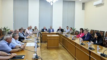 Министър Пеев: Авиационният сектор функционира стабилно, без наличие на системни проблеми