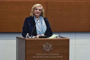 Искра Михайлова: Срам! Парламентът каза на хората: Не пътувайте, следят ви!