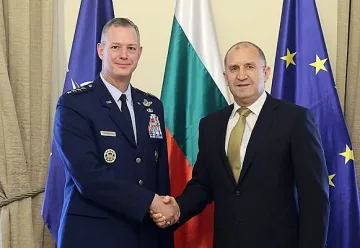 Радев поиска нещо голямо от шефа на НАТО в Европа