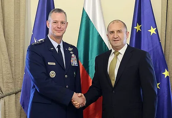 Радев поиска нещо голямо от шефа на НАТО в Европа