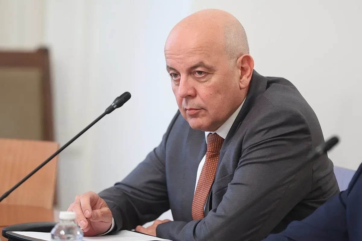 Разузнаването ни излиза от сянката. Новата цел - млади кадри