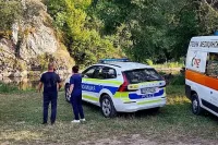 Трагедията е пълна. Цяла нощ търсят второто дете в Струма