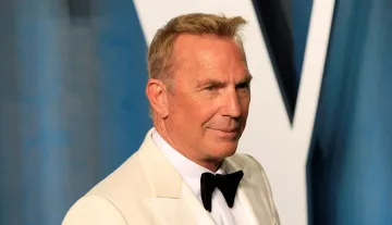 Кевин Костнър се просълзи в Кан. Причината