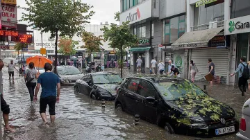 Нова драма в Истанбул. След жестоката буря, авария с руски самолет
