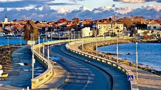 Бизнесмен показа колко струва кралска вечеря за трима в Несебър (СНИМКА)