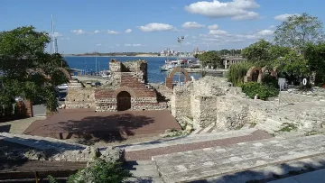 Бизнесмен показа колко струва кралска вечеря за трима в Несебър (СНИМКА)