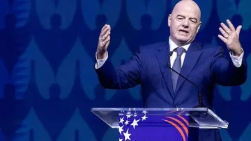Скандалът трещи! УЕФА вдига червен картон на Джани Инфантино