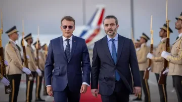 Взривове край хотела на Макрон. Първи подробности