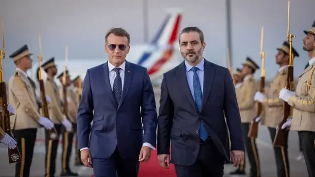 Взривове край хотела на Макрон. Първи подробности