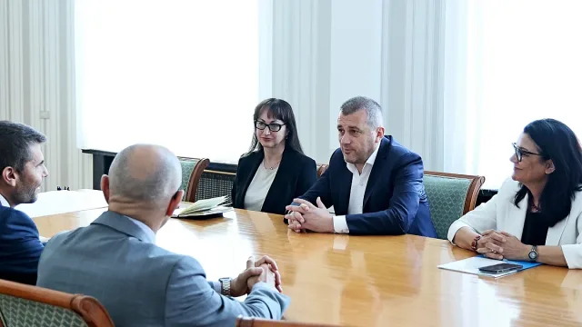 Министър Пеев: Безопасността на полетите е основен приоритет