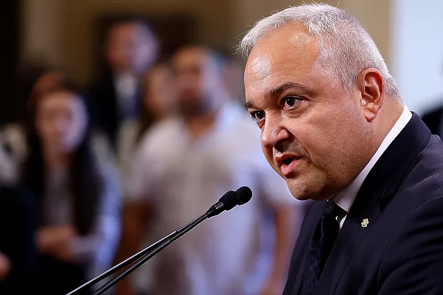 Какви са фактите зад водевила "полетите на Пеевски"