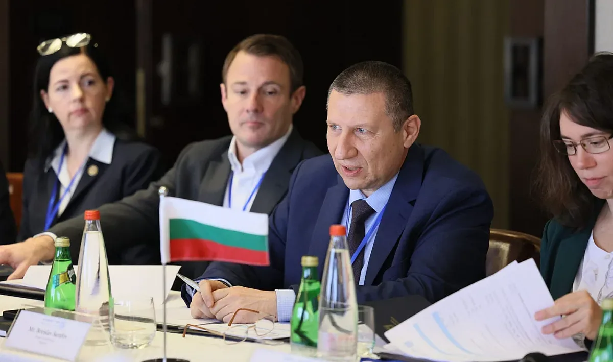 Шефът на ФБР отличи Борислав Сарафов за борбата със световната мафия