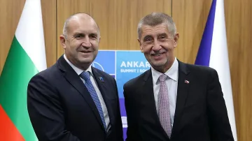 Радев говори с премиера на Чехия за отбраната и енергетиката