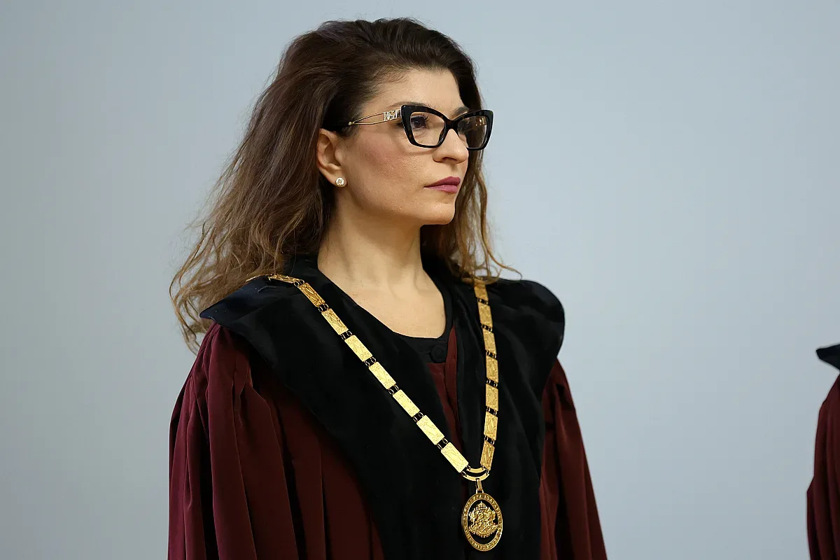 Десислава Атанасова изобличи Демерджиев. Показа още документи от Турция