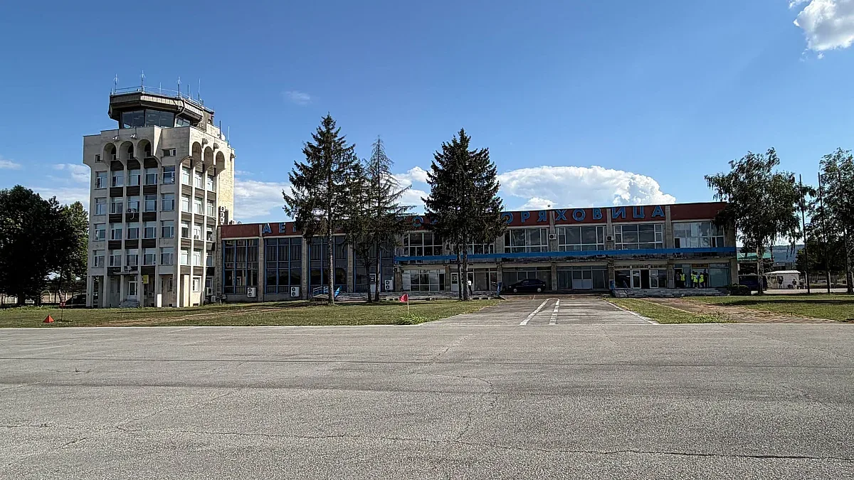 Наше летище възкръсна. Първи полет