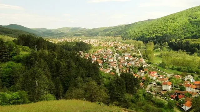Райско село с язовир и планина става имотен диамант. Диша във врата на Панчарево
