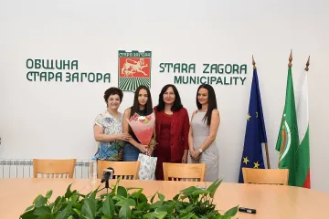 Зам.-кметът Надежда Чакърова поздрави единствената пълна отличничка на НВО за 7 клас извън София